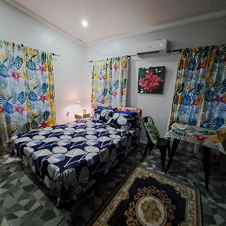 Tropical Almond Haven Bed & Breakfast Suva Bagian luar foto